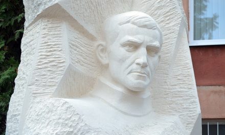 У Львові відкрили перший пам’ятник Василеві Стусу