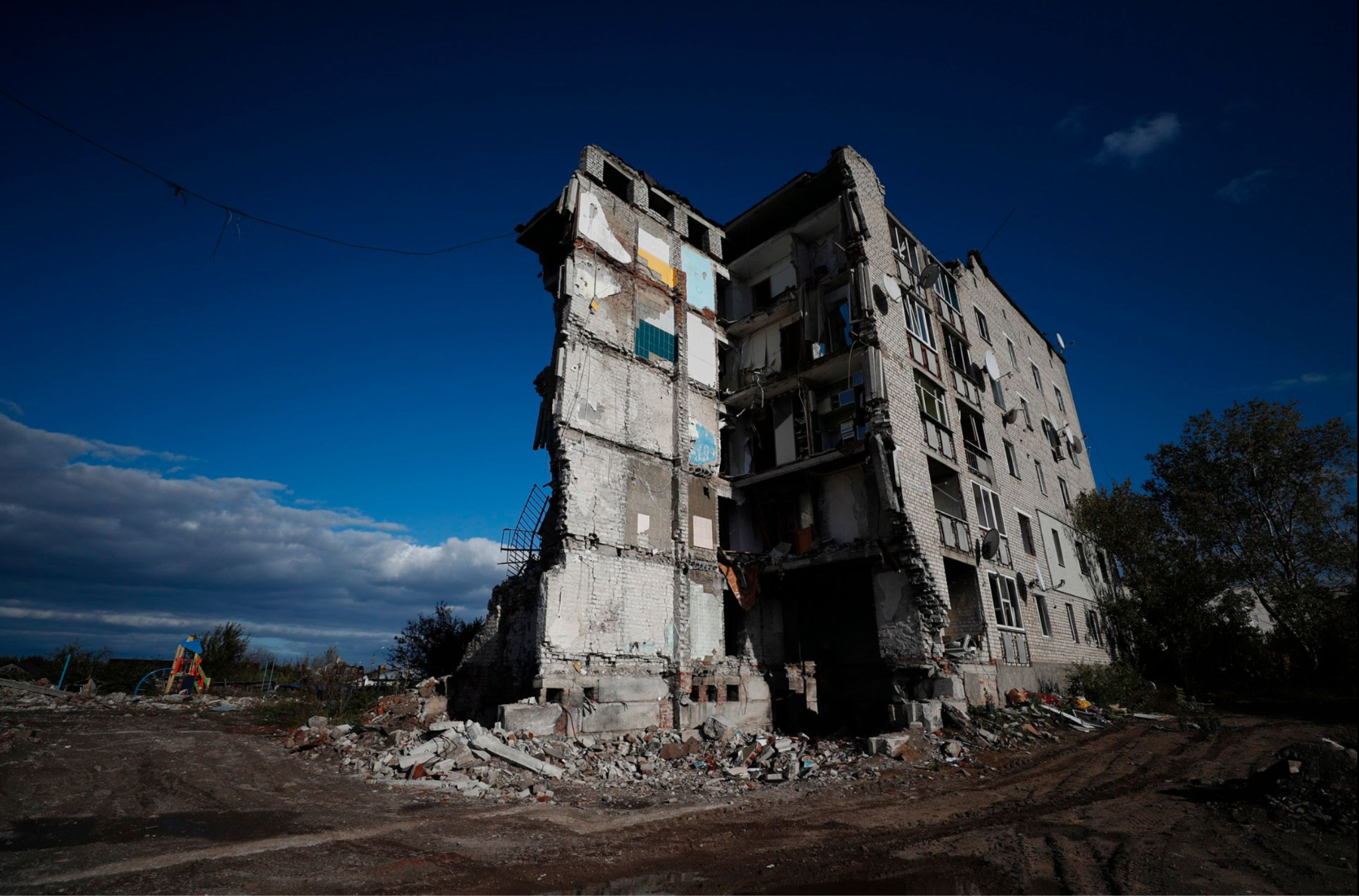 1 июля 2014 г. Разрушение домов. Разрушенное здание. Разрушенный войной дом.