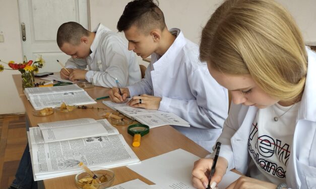 Досліджуємо будову квітки на заняттях із дисципліни «Екологічна ботаніка»