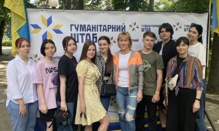 Здобувачі ДонНУ імені Василя Стуса долучилися до акції «Долоньки захисту»
