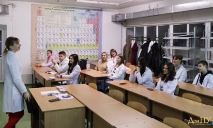 Експериментальне заняття з учнями 7-10 класів Вінниці та Вінницької області під керівництвом Наталі Леонової