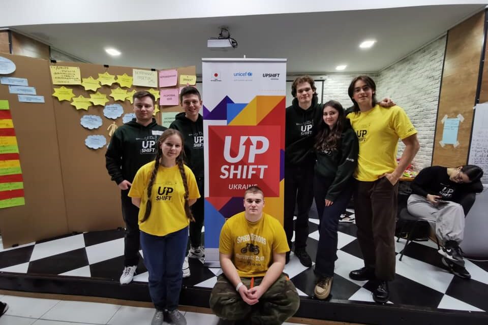 Команда «Профорієнтири» працює на проєктом на буткемпі в межах програми UpShift