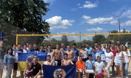 Команда ДонНУ імені Василя Стуса виборола 1 місце в турнірі з волейболу на піску