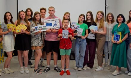 Здобувачі ДонНУ імені Василя Стуса презентували молоді Жмеринки настільну гру «Монополія. ЄС без барʼєрів»