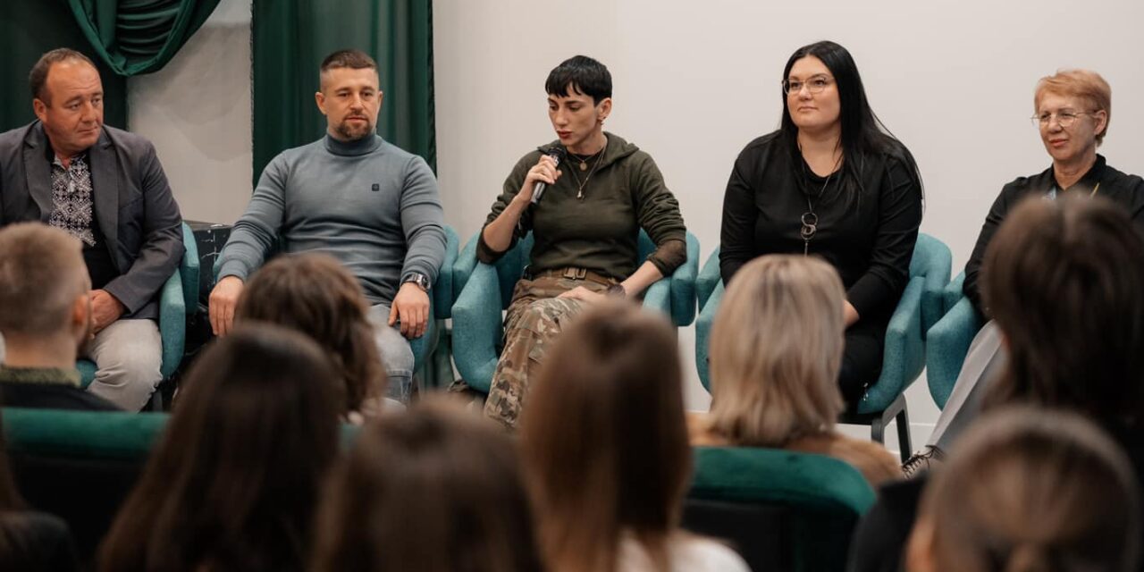 Стипендіати/ки Завтра.UA та студенти/ки Донецького національного університету імені Василя Стуса і Вінницького національного технічного університету зустрілися у Вінниці з українськими Героями та Героїнями