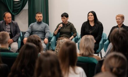Стипендіати/ки Завтра.UA та студенти/ки Донецького національного університету імені Василя Стуса і Вінницького національного технічного університету зустрілися у Вінниці з українськими Героями та Героїнями