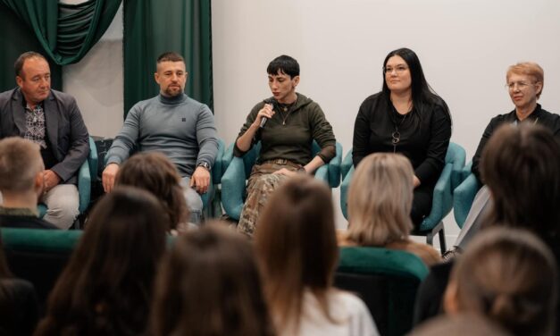 Стипендіати/ки Завтра.UA та студенти/ки Донецького національного університету імені Василя Стуса і Вінницького національного технічного університету зустрілися у Вінниці з українськими Героями та Героїнями