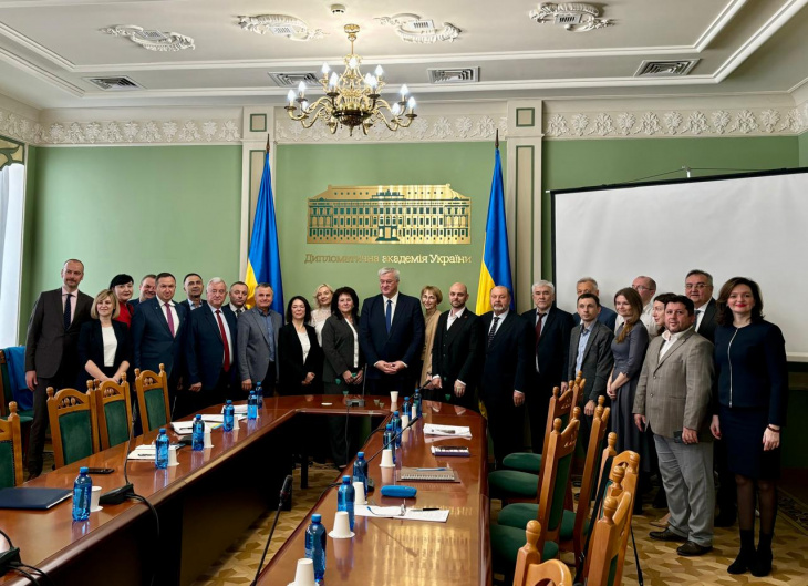 Юрій Теміров узяв участь у зустрічі міністра закордонних справ України Андрія Сибіги з керівниками факультетів/інститутів ЗВО, які готують фахівців у сфері міжнародних відносин
