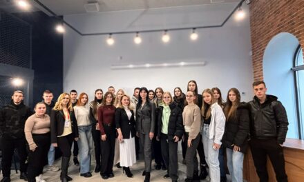 Молодь завітала сьогодні до Офісу туризму та новоствореного Центру туристичної інформації