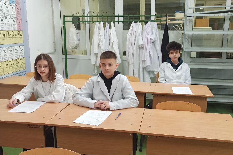 Заняття у Школі юного дослідника